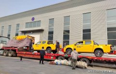 时力矿车的生产与发运现场