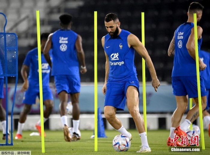 傍晚的城市在静音中沉默：今晚没有球赛，空虚