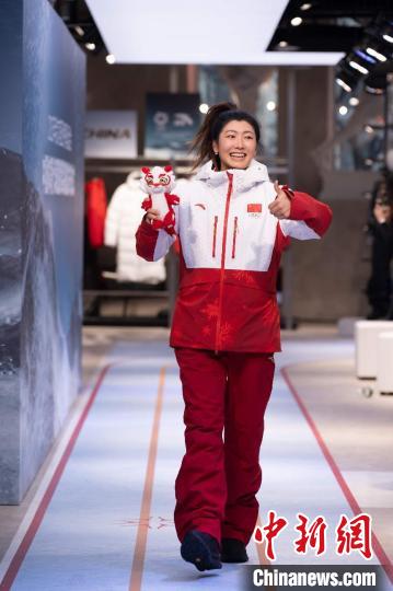 哈尔滨2025年第九届亚冬会中国体育代表团领奖装