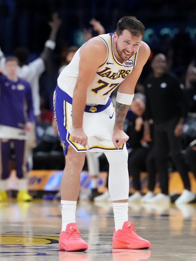 东契奇砍40+准三双创历史纪录 湖人双杀火箭豪取