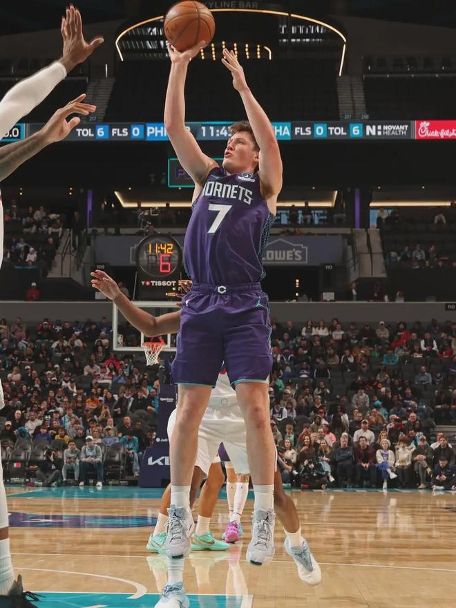 克尼普尔与弗拉格争夺最佳新秀 数据差距成关键