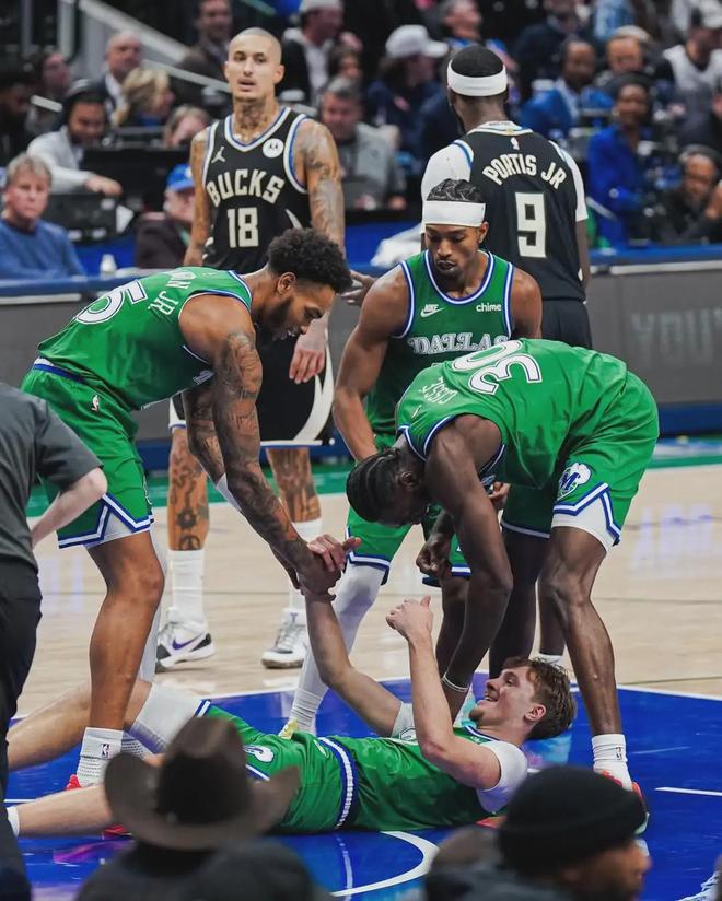 克尼普尔与弗拉格争夺最佳新秀 数据差距成关键