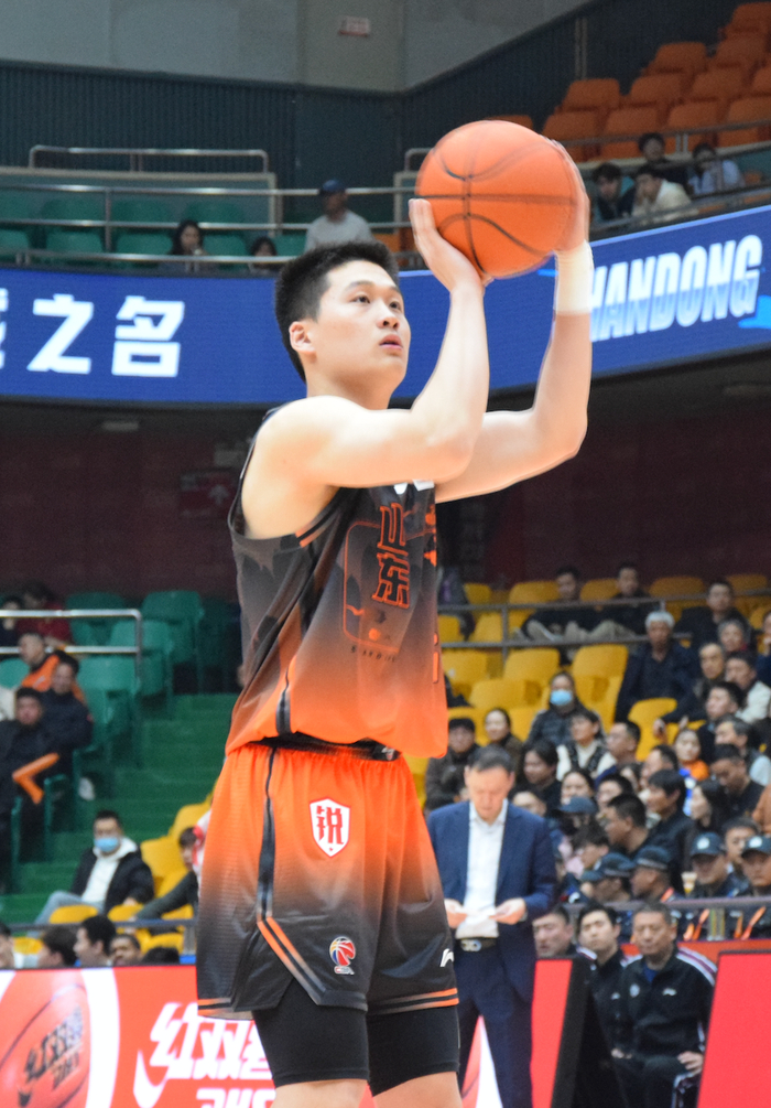 山东男篮主场大胜天津终结连败 多名球员创生涯
