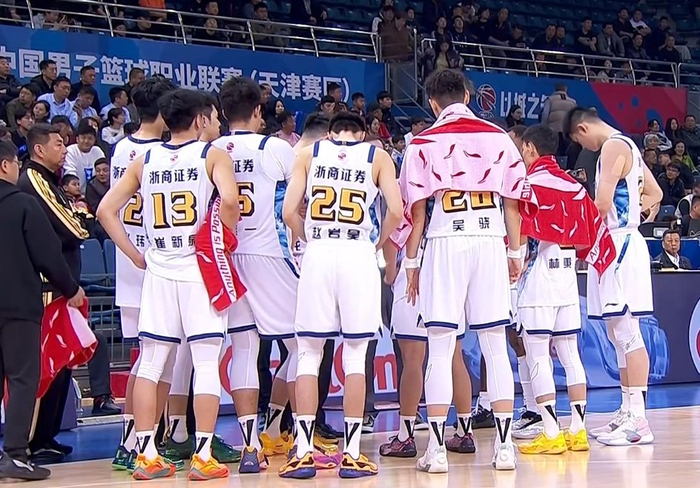 广厦力克天津终结连败 交易窗口引外援调整传闻