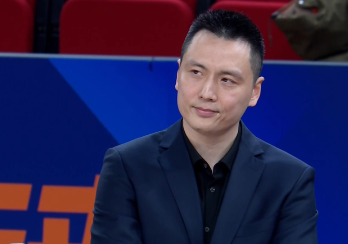 上海队大胜吉林21分创14连胜纪录 洛夫顿与教练冲