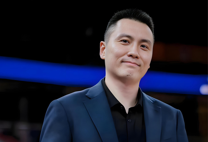 上海队大胜吉林21分创14连胜纪录 洛夫顿与教练冲