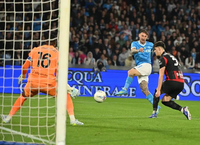 意甲AC米兰不敌那不勒斯，CBA山东男篮迎战广厦，