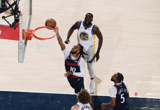 勇士逆转快船，库里统治力助球队笑到最后